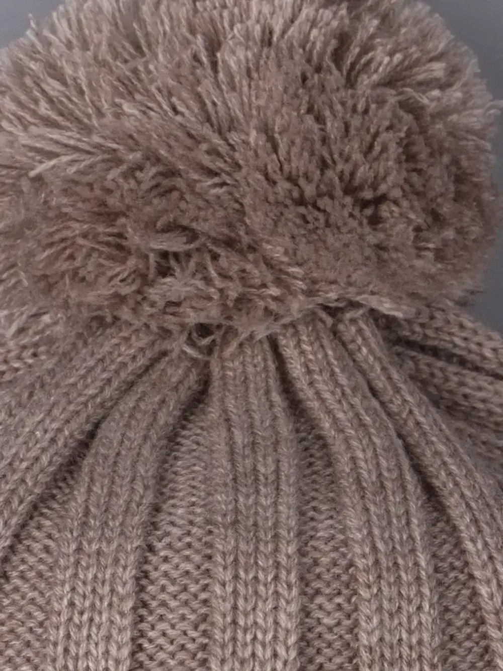 Шапка детская вязаная осенняя с помпоном