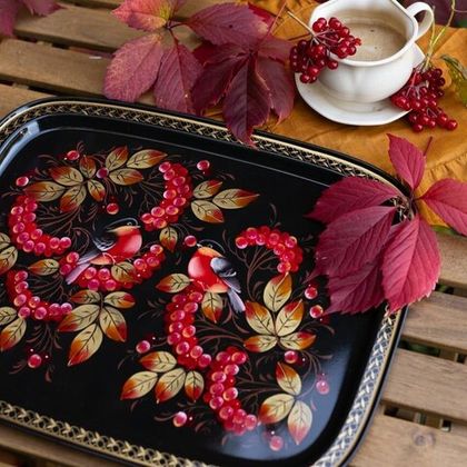 Жостовские подносы с рябиной - стильный сочный акцент в интерьере. Жостовские подносы с рябиной - стильный сочный акцент в интерьере.