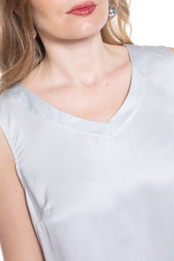 ТОП С V-ОБРАЗНЫМ ВЫРЕЗОМ