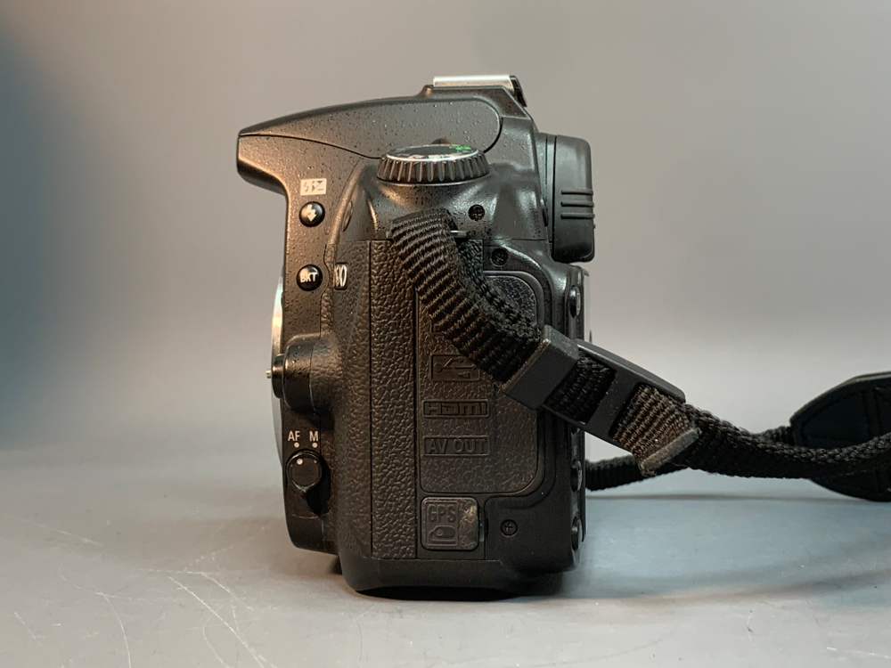Nikon D90 kit AF-S DX 18-55mm 3.5-5.6G VR 12.000 кадров