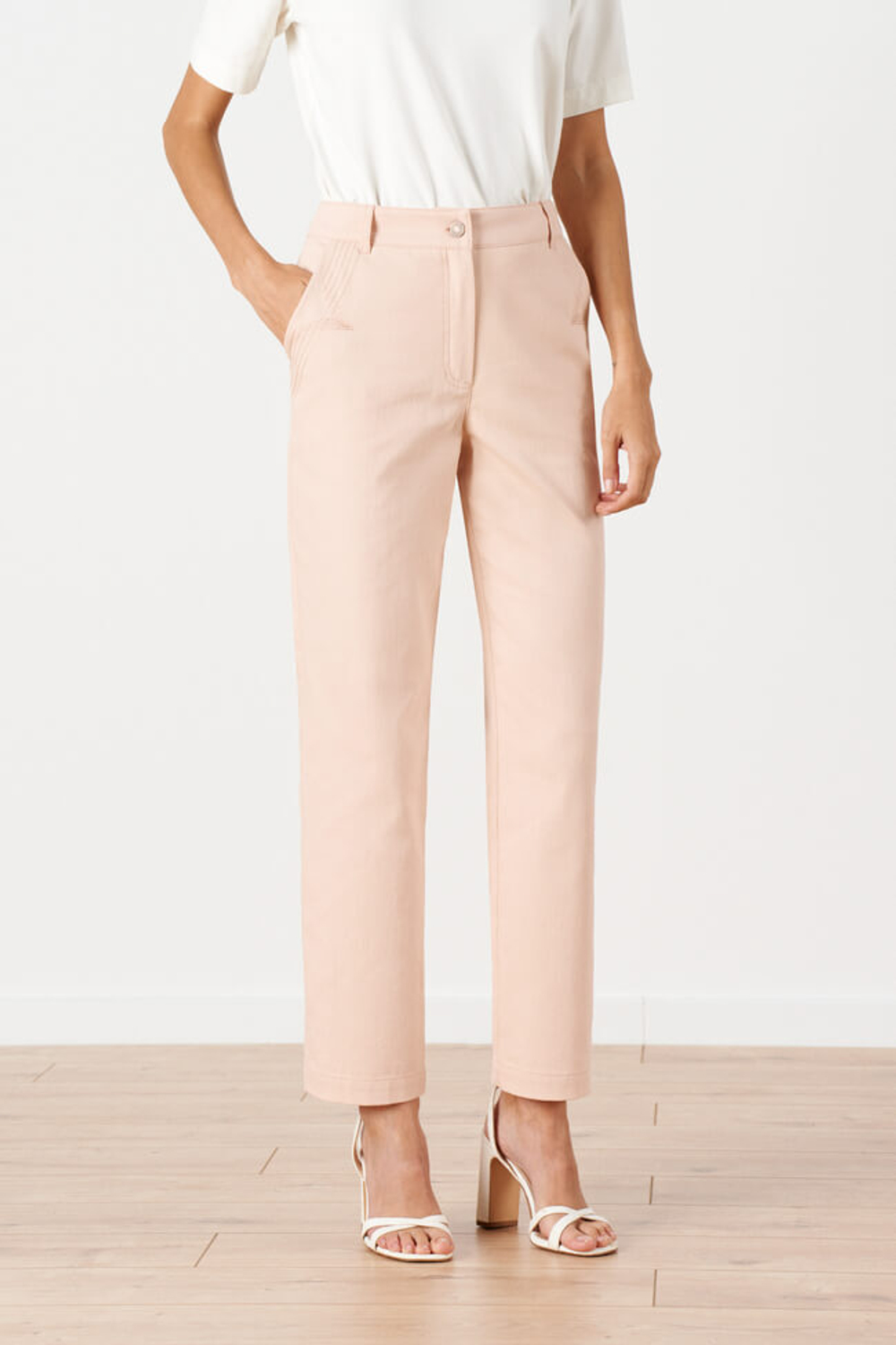 31150 Джинсы женские (пудровый)