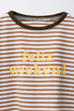 ZARA ФУТБОЛКА В ПОЛОСКУ С ТЕКСТОМ, ГОРЧИЧНЫЙ