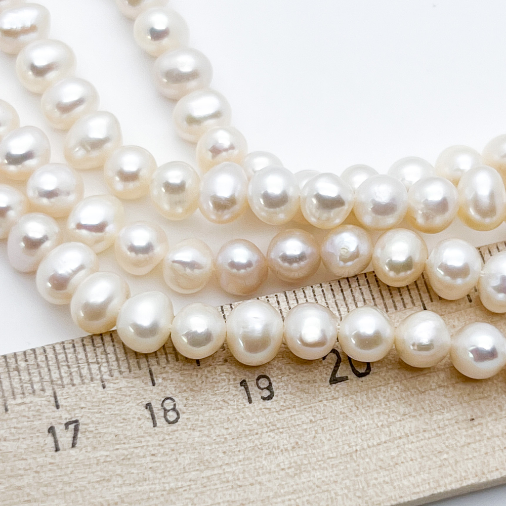 Жемчуг, размер около 6,5*5,5 мм, цена за 32-33 шт (1/2 нити)