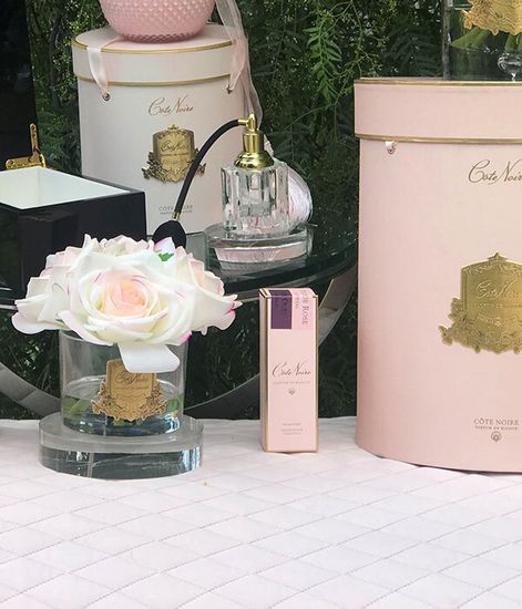 Букет из 5 светло-розовых роз в прозрачной вазе, Cote Noire