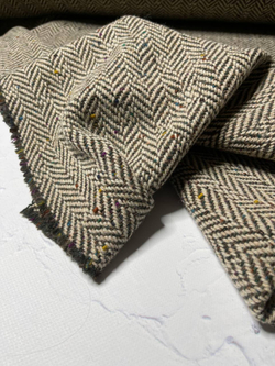 Пальтовая шерсть "елочка" с цветными мушками (Fendi, Серо-бежевая елочка/разноцветные мушки, 133, 490 гр/м2, 100%шерсть)