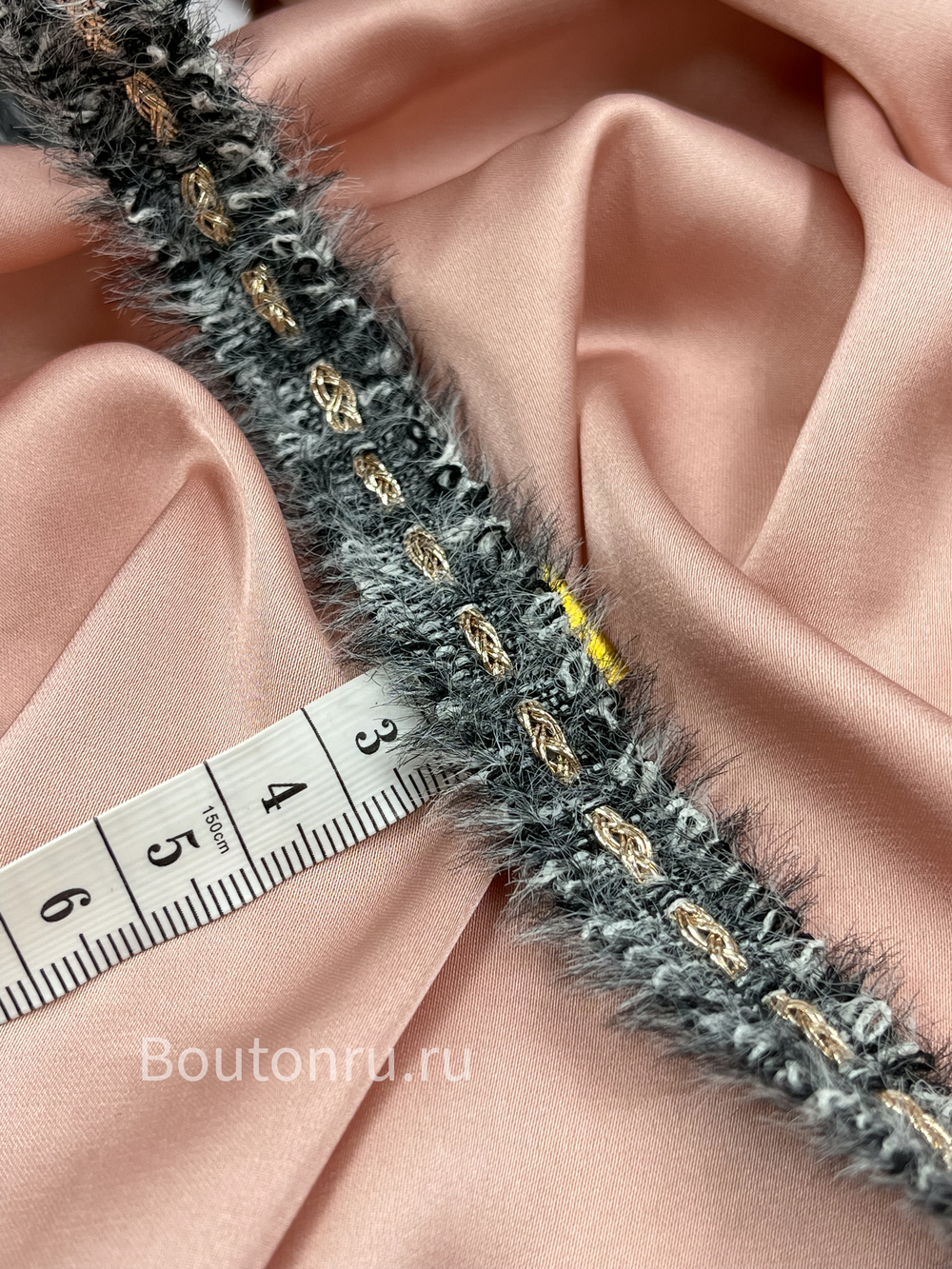 Тесьма серая с золотистой косичкой
