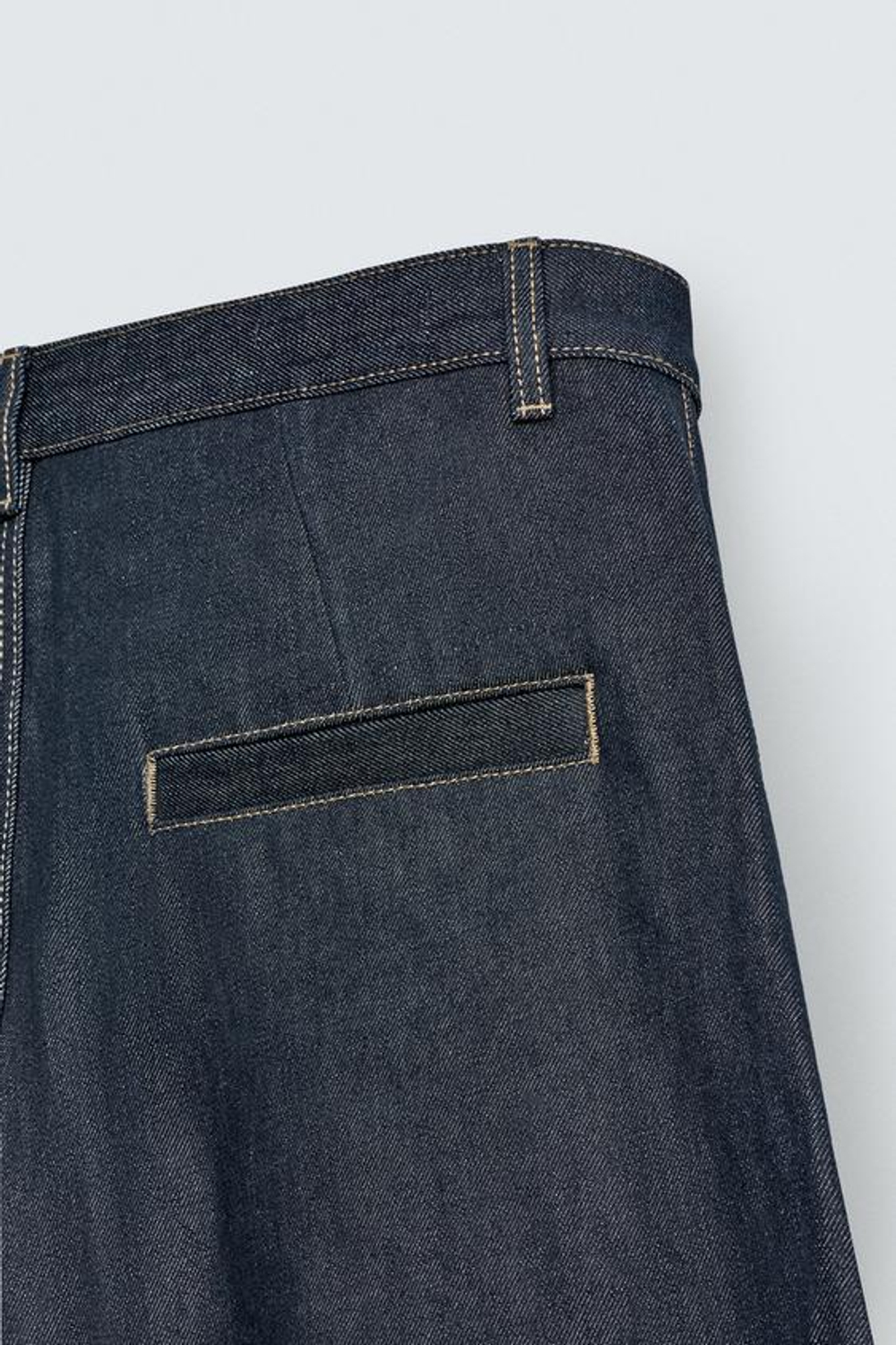 ZARA ДЖИНСОВЫЕ ШОРТЫ RELAXED FIT СО СКЛАДКАМИ, СИНИЙ