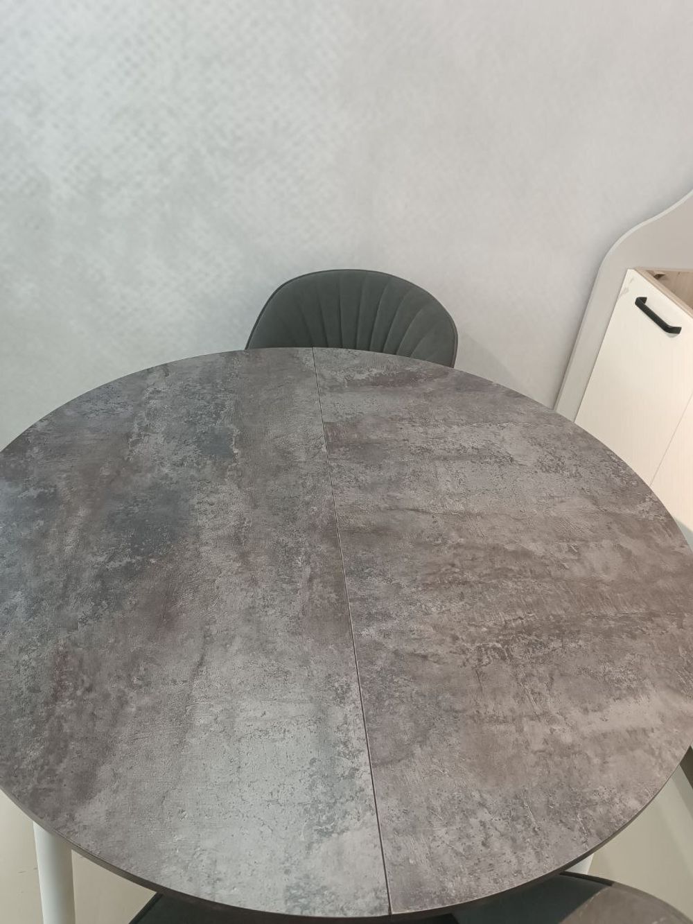 Стол Круг ЛДСП раздвижной (подстолье раздвижное файн белый)