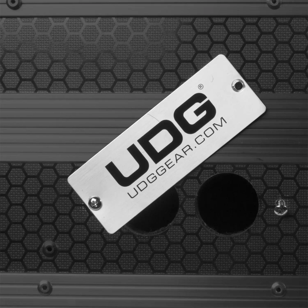 Кейс UDG Ultimate Flight Case NI Traktor Kontrol S2 MK3 Black Plus (Laptop Shelf)