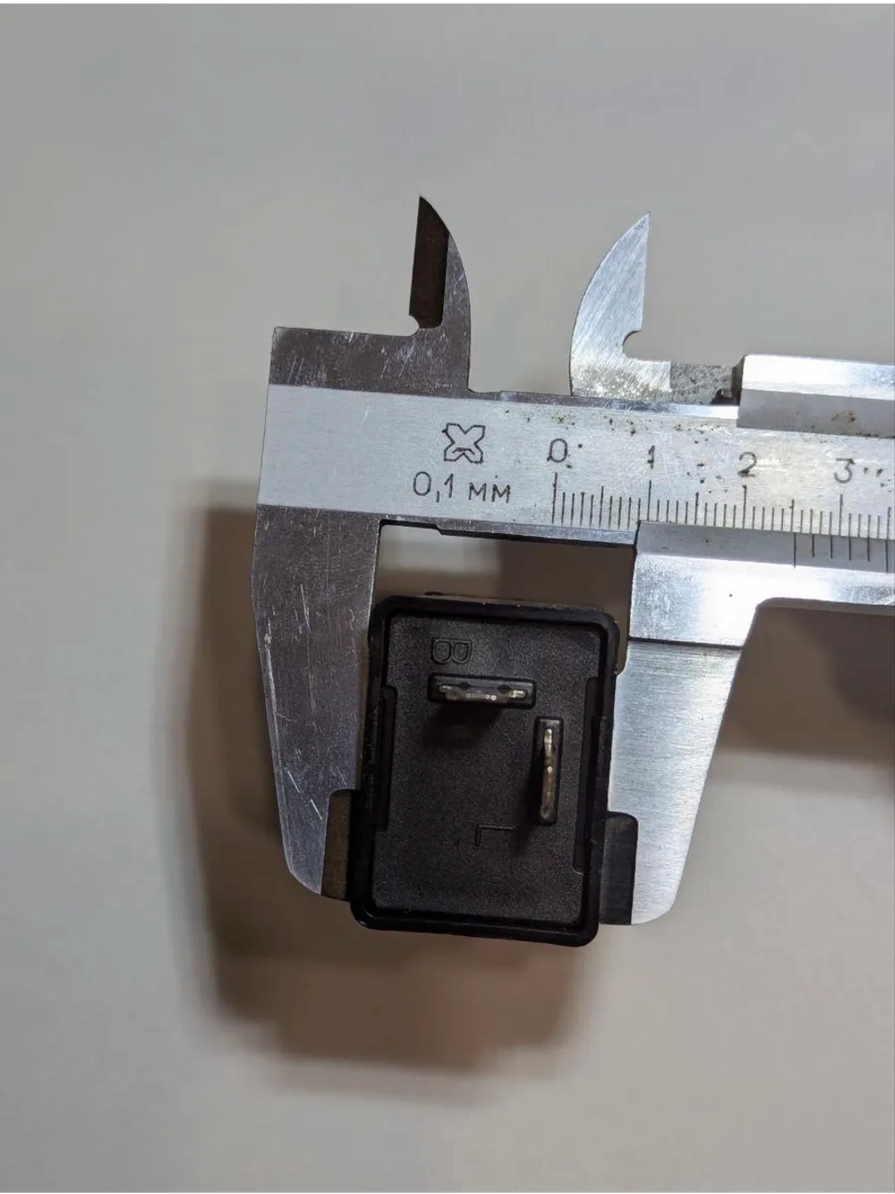 Реле поворотов 2-контактное для мото, мопеда, скутера