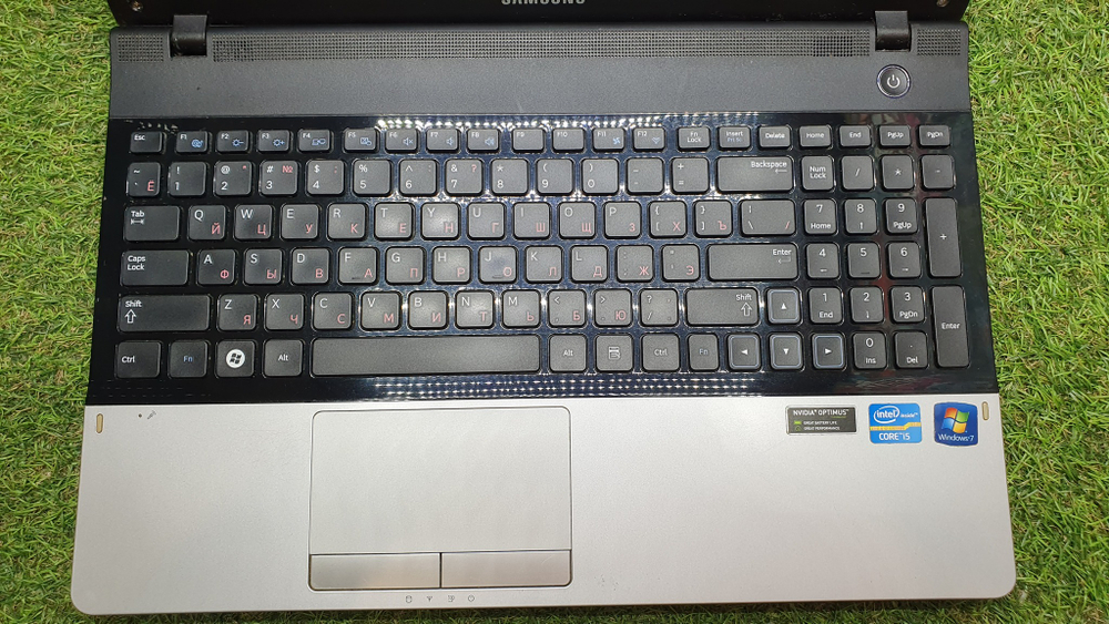 Ноутбук Samsung i5/6Gb/GT 520MX 1Gb