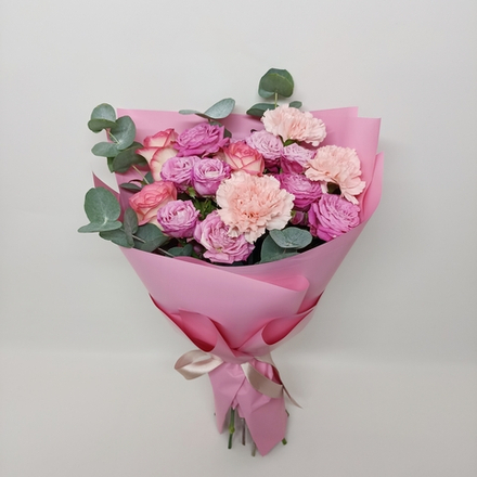 Букет из роз и диантусов Ирина