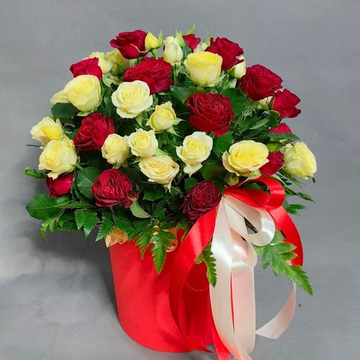 Композиция с кустовыми розами