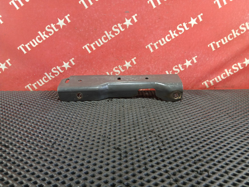 Кронштейн бампера левый 2017г.