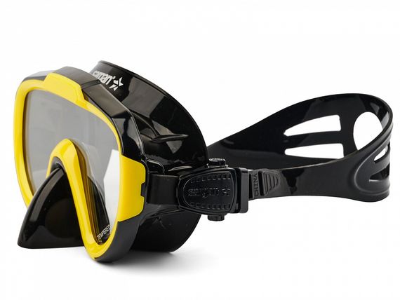 Маска Sargan Дайва черный/желтый