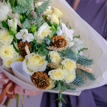 Нежный зимний букет с белыми розами #327