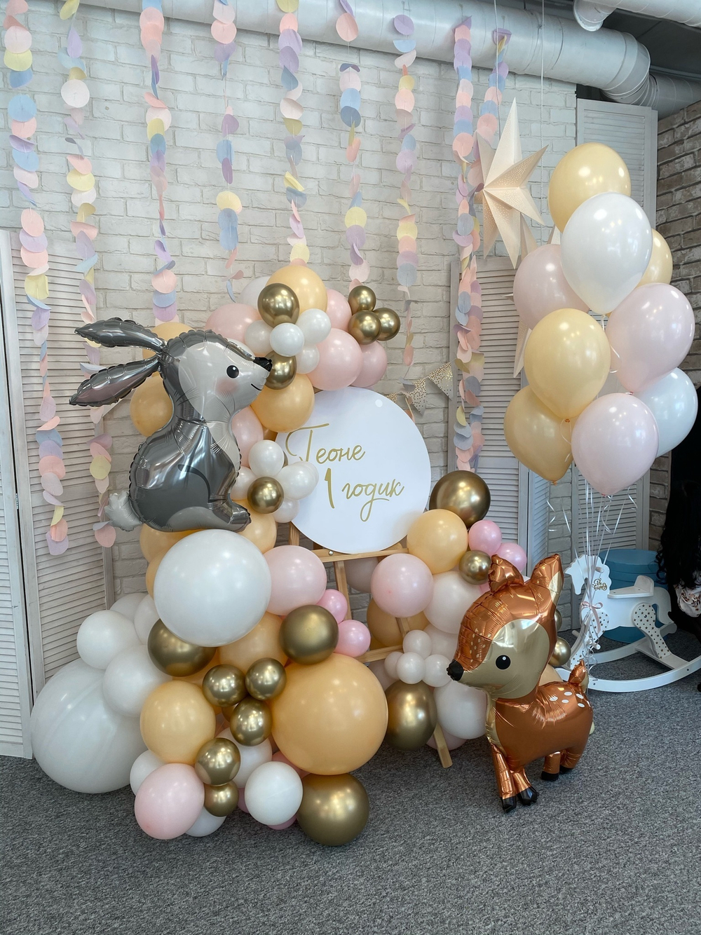 Фотозона на мольберте