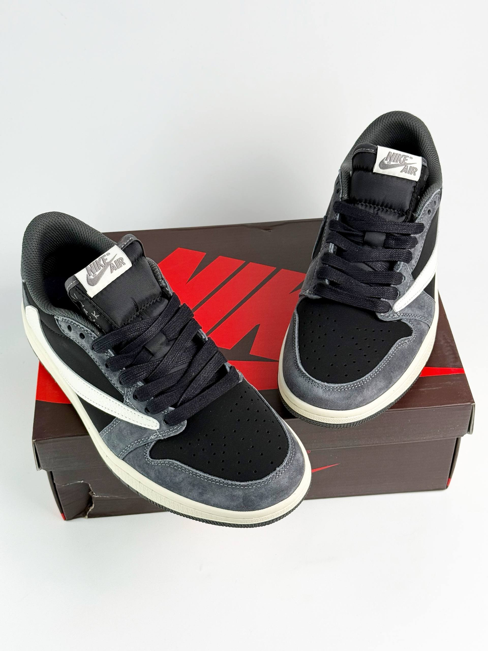 Кроссовки Nike Air Jordan 1 Low & Travis Scott #B99 (сер.)