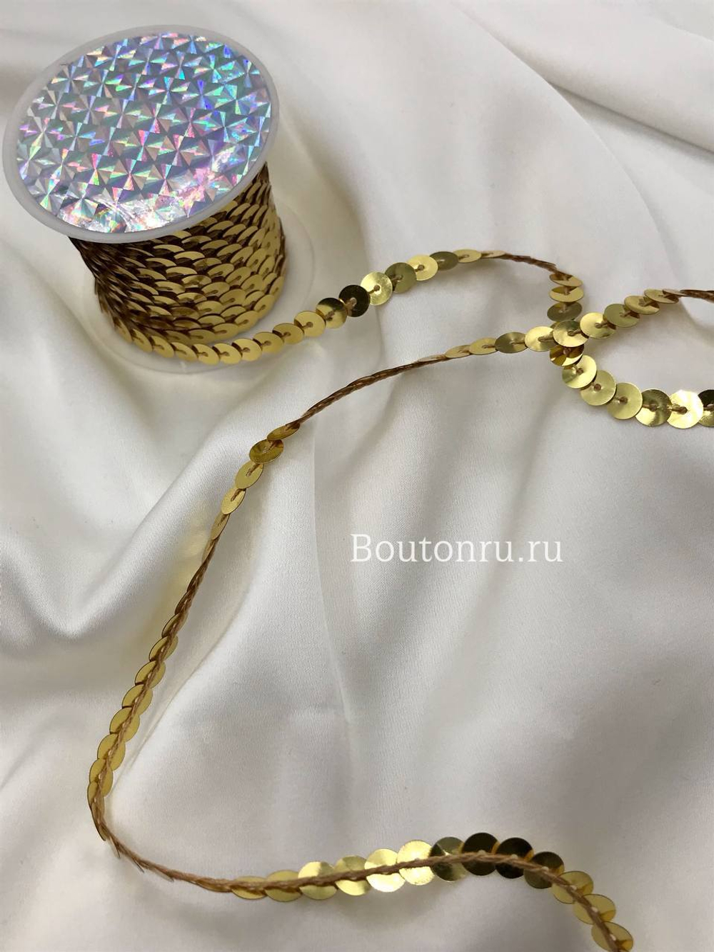 Лента декоративная золотые пайетки ~4,5 метра