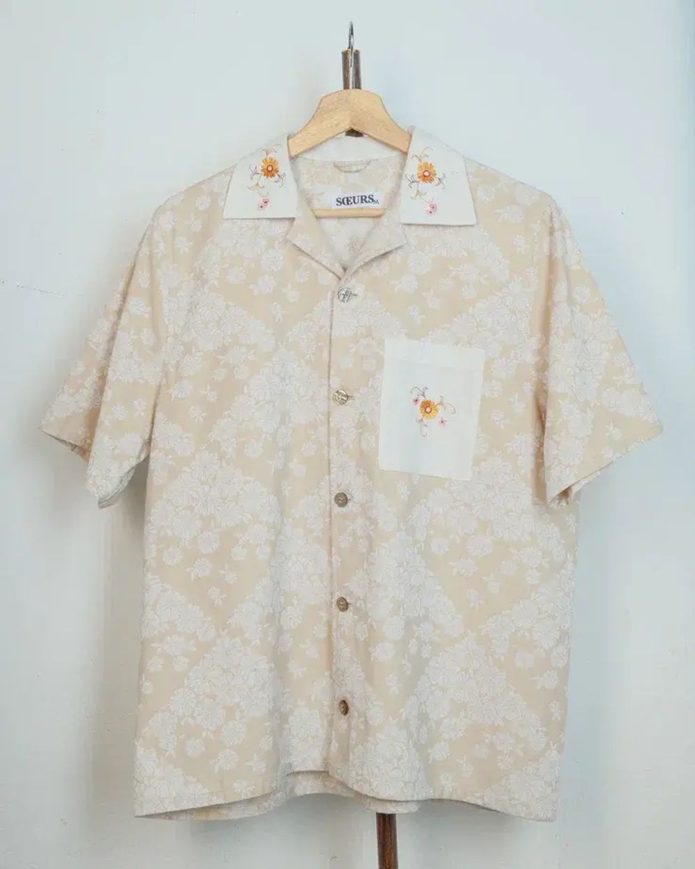 Рубашка Soeurs с Цветами на Карманах белая