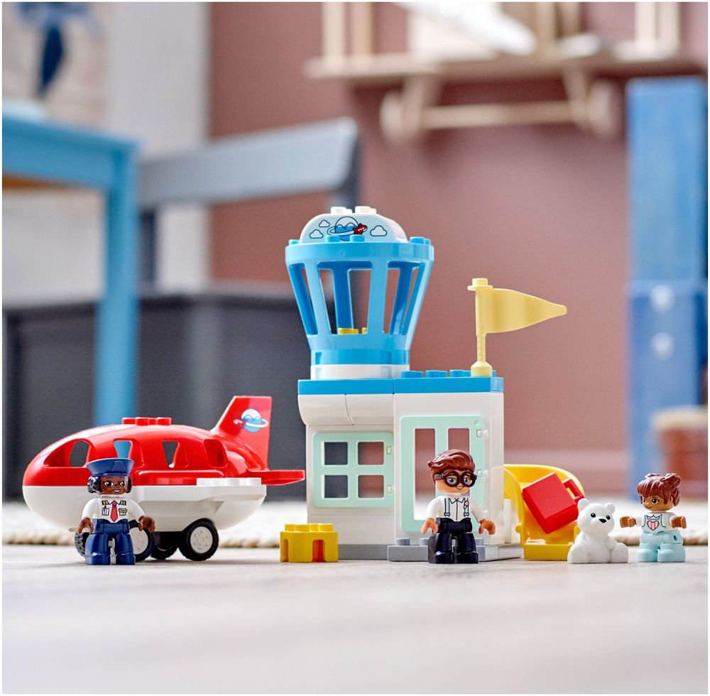 Конструктор LEGO DUPLO 10961 Самолет и аэропорт