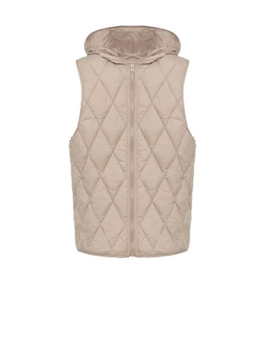 Бежевый утепленный жилет с капюшоном