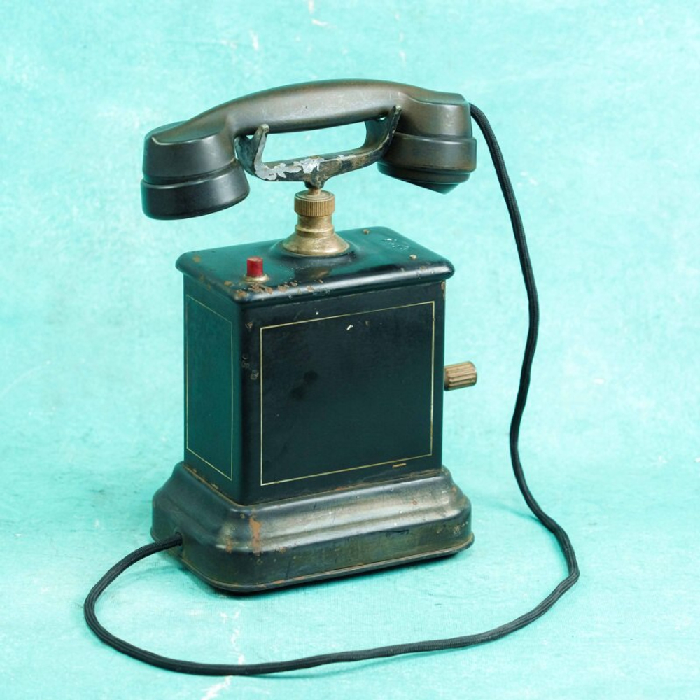 Антикварный настольный телефон