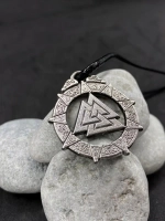 Магическая скандинавская подвеска оберег Валькнут из стали