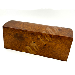 Шкатулка довоенная деревянная. СССР.  Первая половина XX в. Кап, столярная работа, ткань20,5×8×9 см;