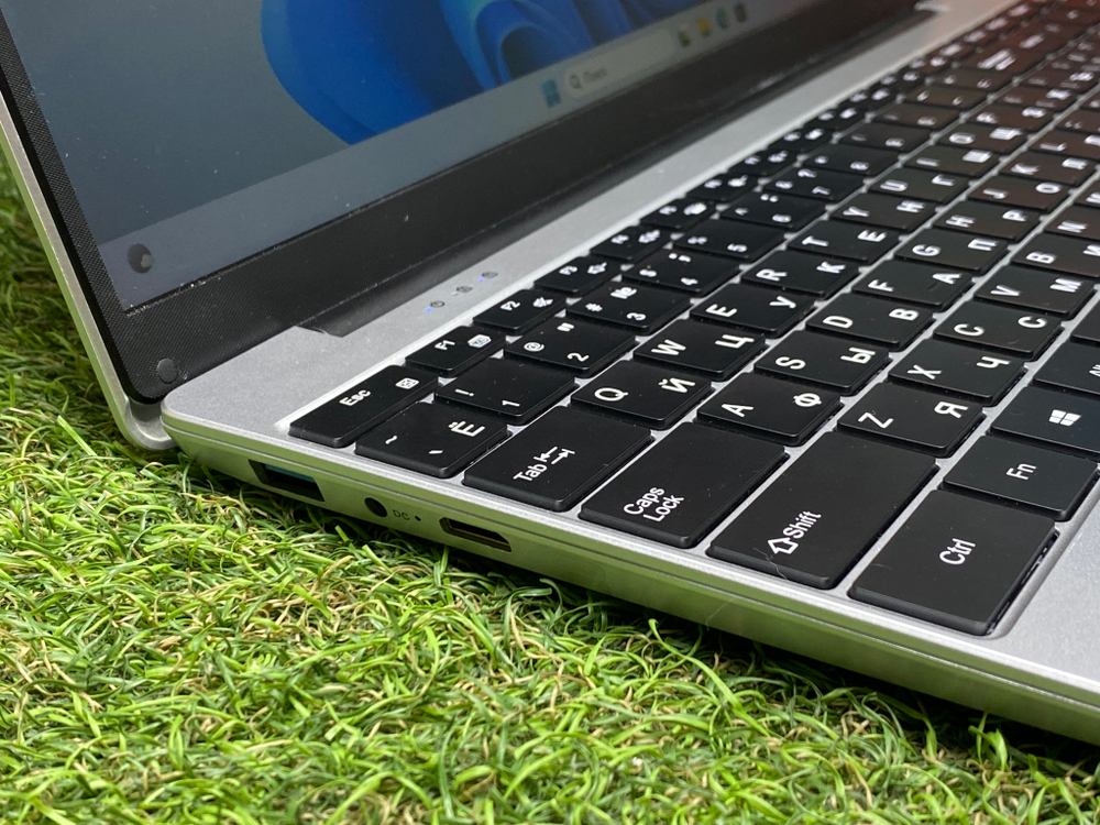 Ноутбук Timio 15.6" Celeron N5095/8GB/SSD 256GB/Windows 11