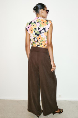 ZARA БРЮКИ С ЗАЩИПАМИ И ОТВОРОТОМ НА ПОЯСЕ, КОРИЧНЕВЫЙ