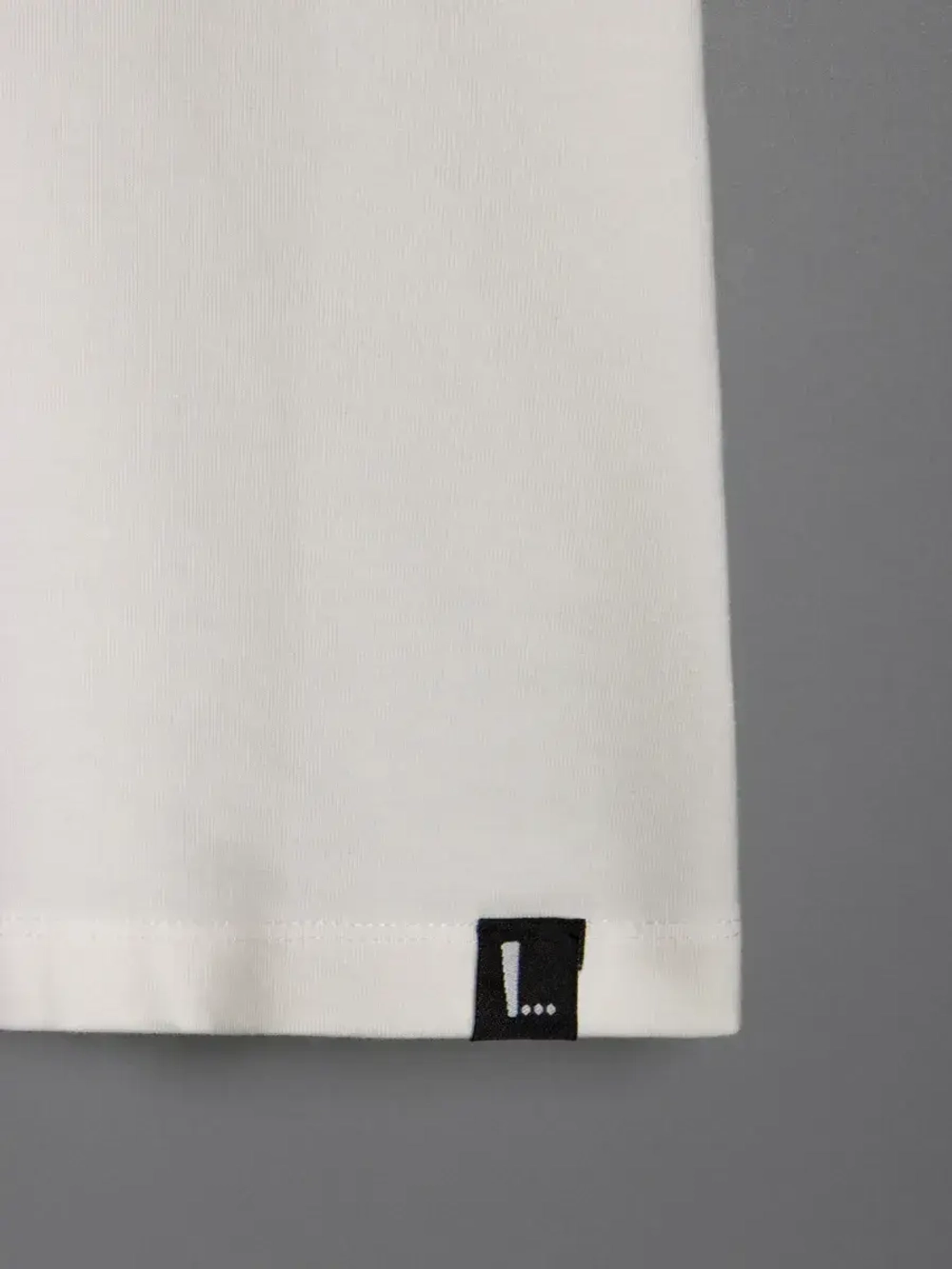 Футболка для девочки белая в школу