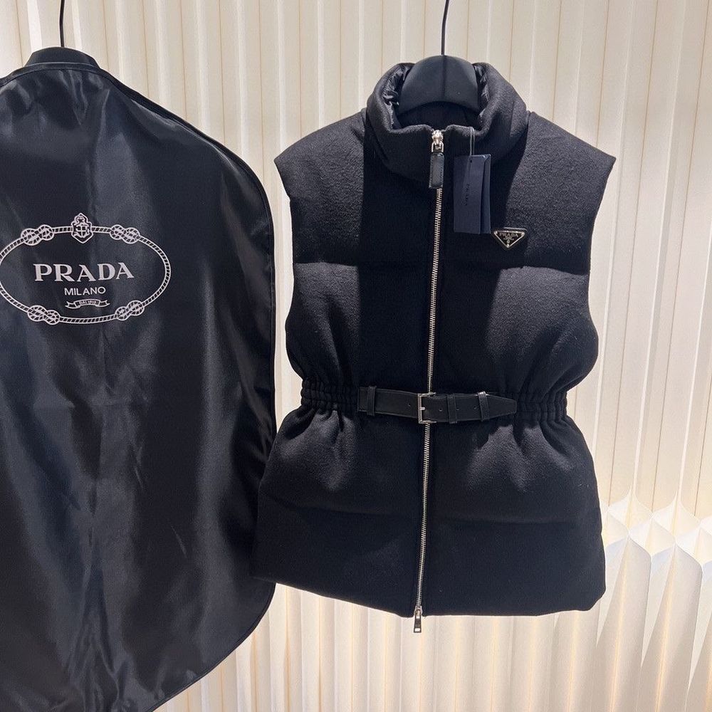Жилет Prada