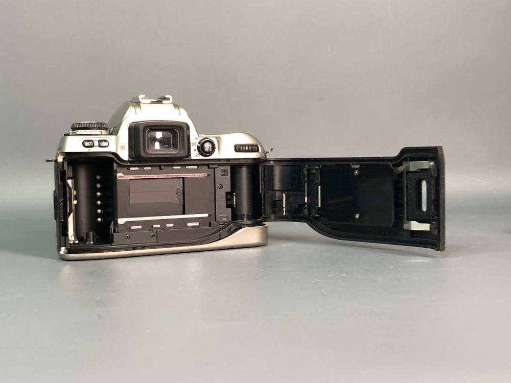 Nikon F80