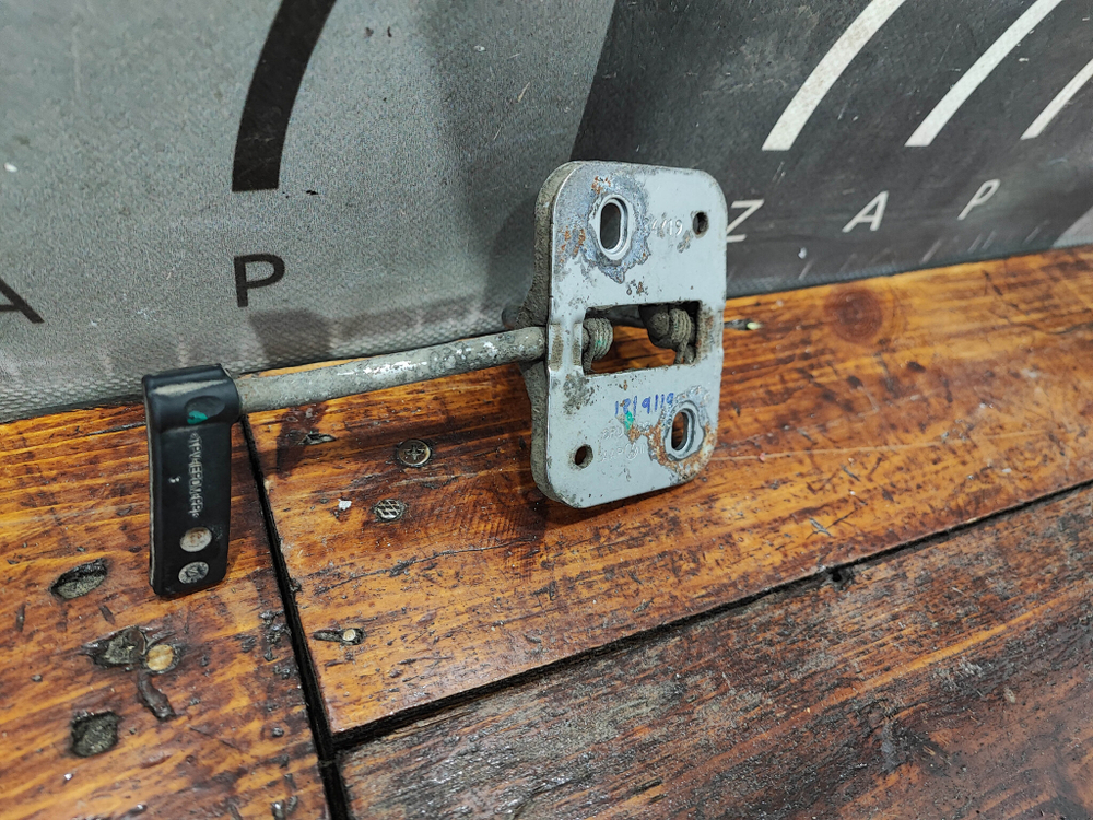 Крюк замка капота Volkswagen Polo 5 14-20 Б/У Оригинал 6RU823186