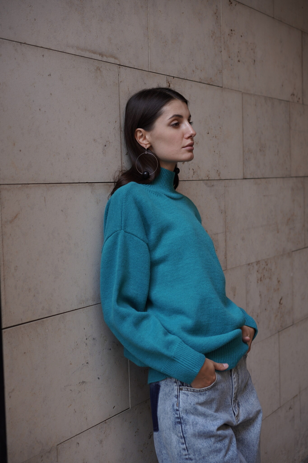 Свитер бирюзовый