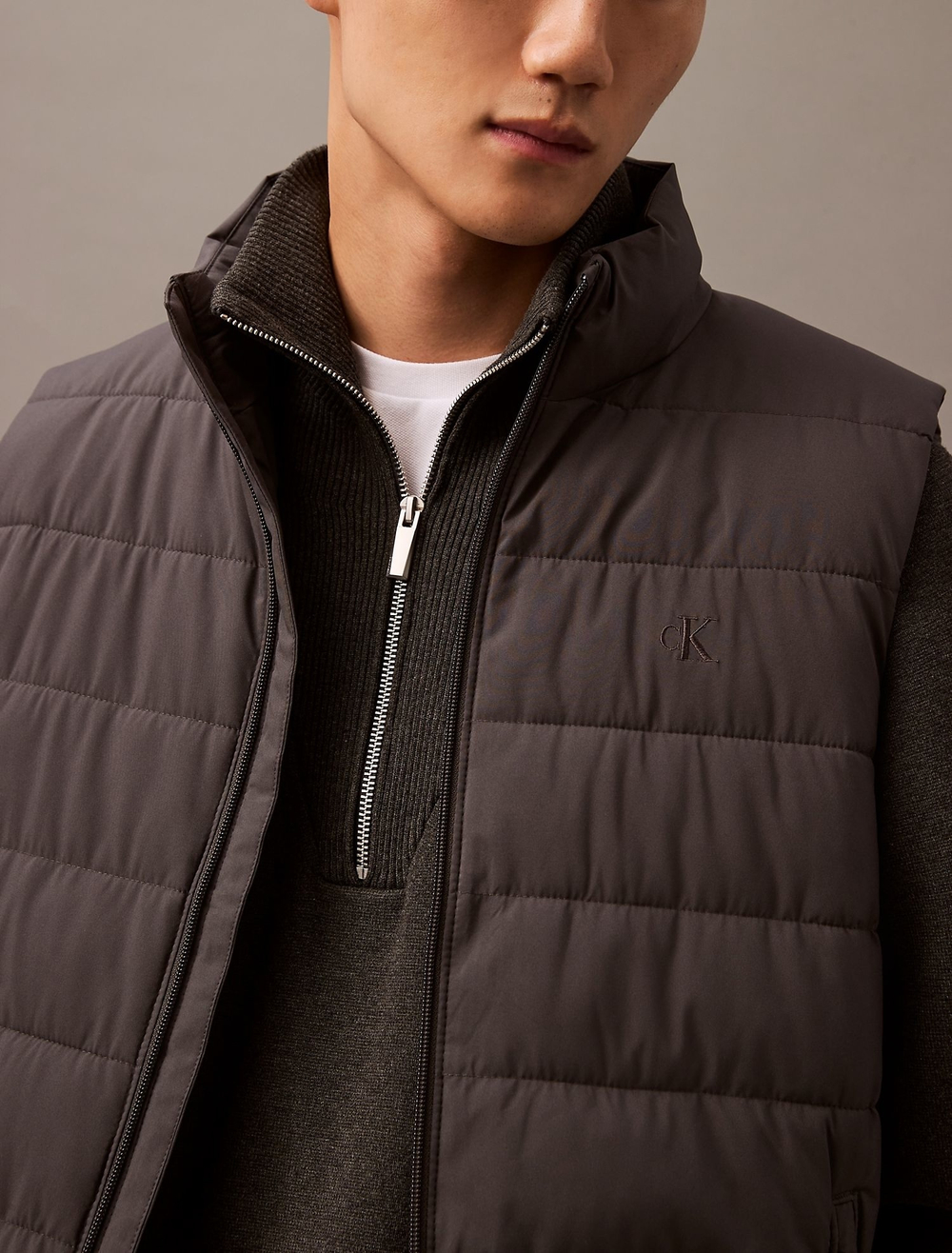 Утепленный жилет Calvin Klein Sleeveless Mock Neck Vest Asphalt