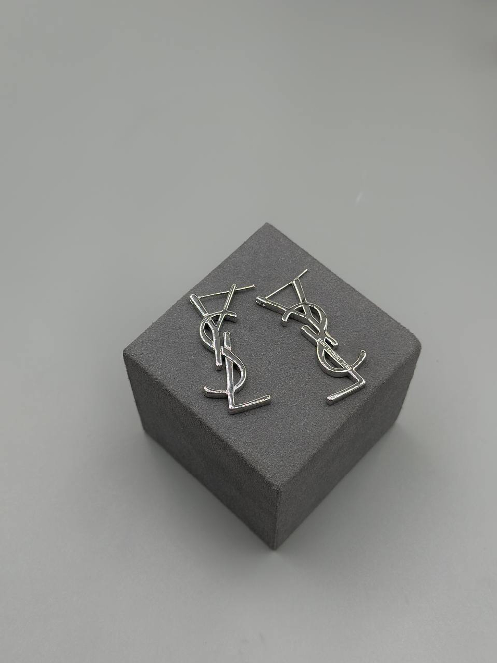 Серьги Yves Saint Laurent