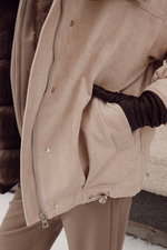 Пуховик из экозамши с пуховым наполнителем