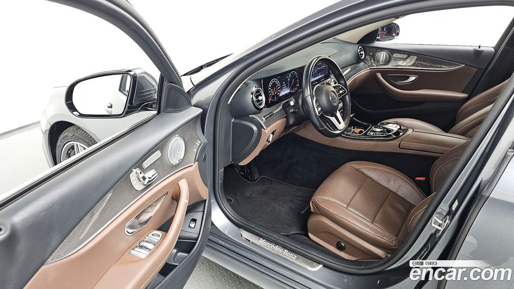 Mercedes-Benz E-Class W213 E300 4MATIC AMG Line (01.2020)