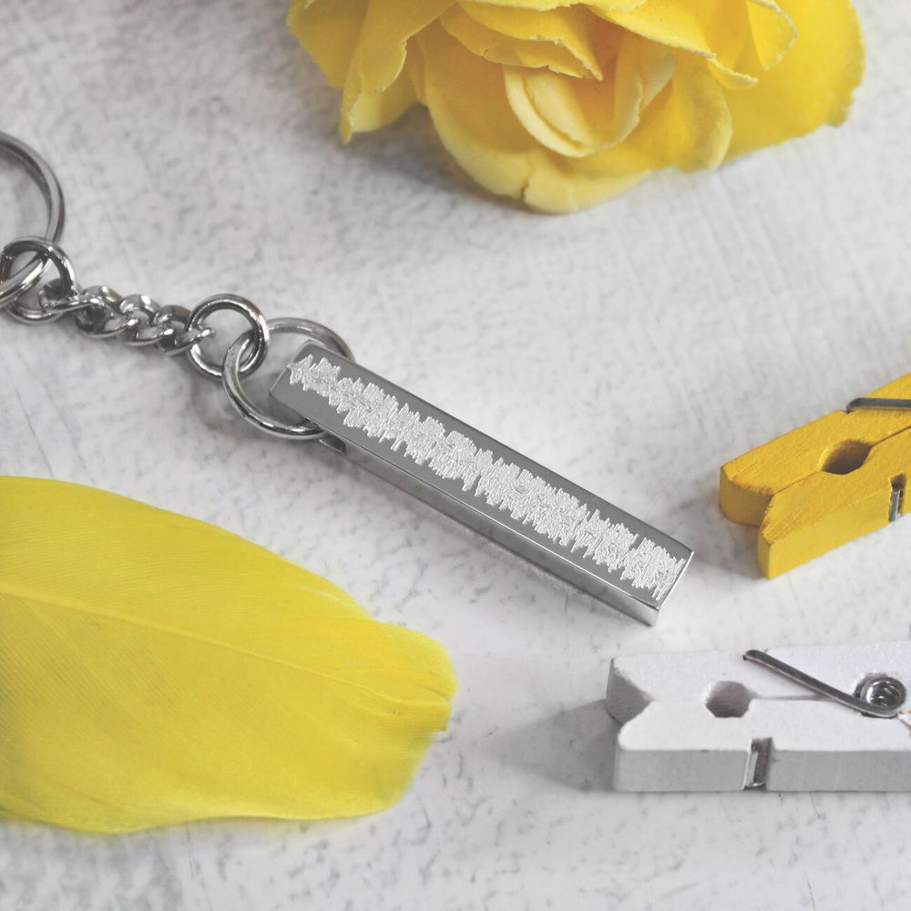 Брелок Брусок из серебра с гравировкой спектрограммы голоса на заказ