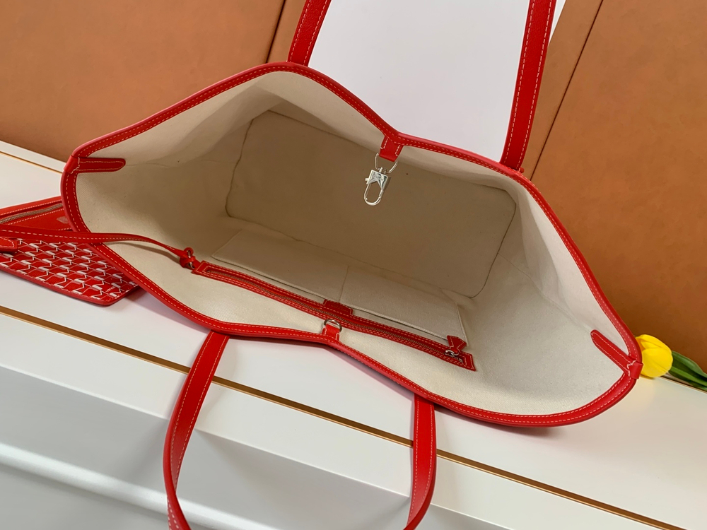 Moynat M Tote GM