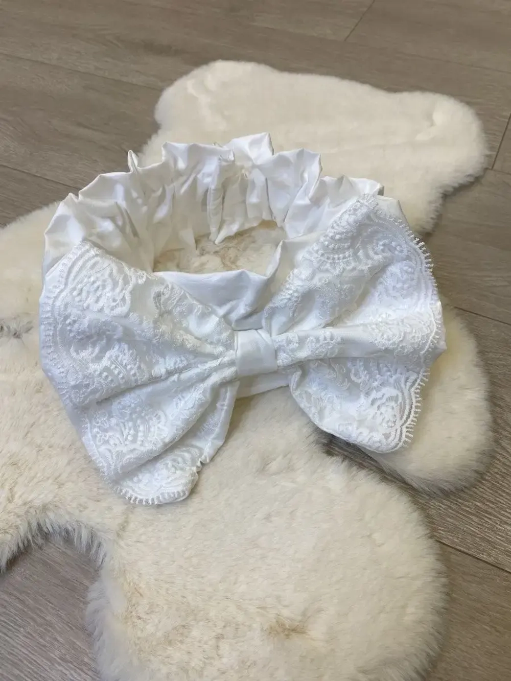 Кружевной бант на выписку