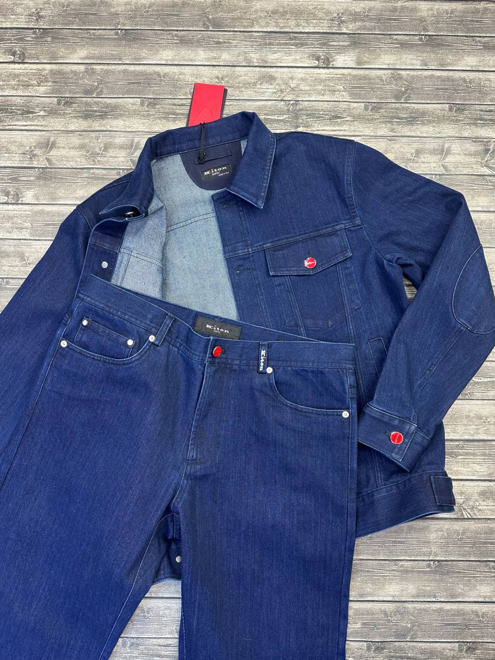 Джинсовый костюм Kiton