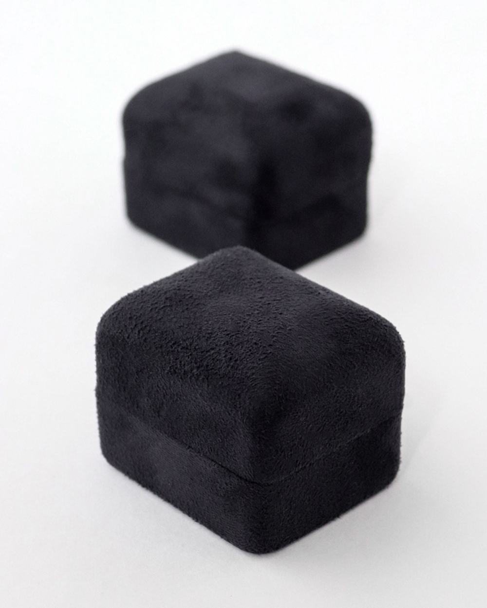 Коралловая шкатулка под ювелирное кольцо.