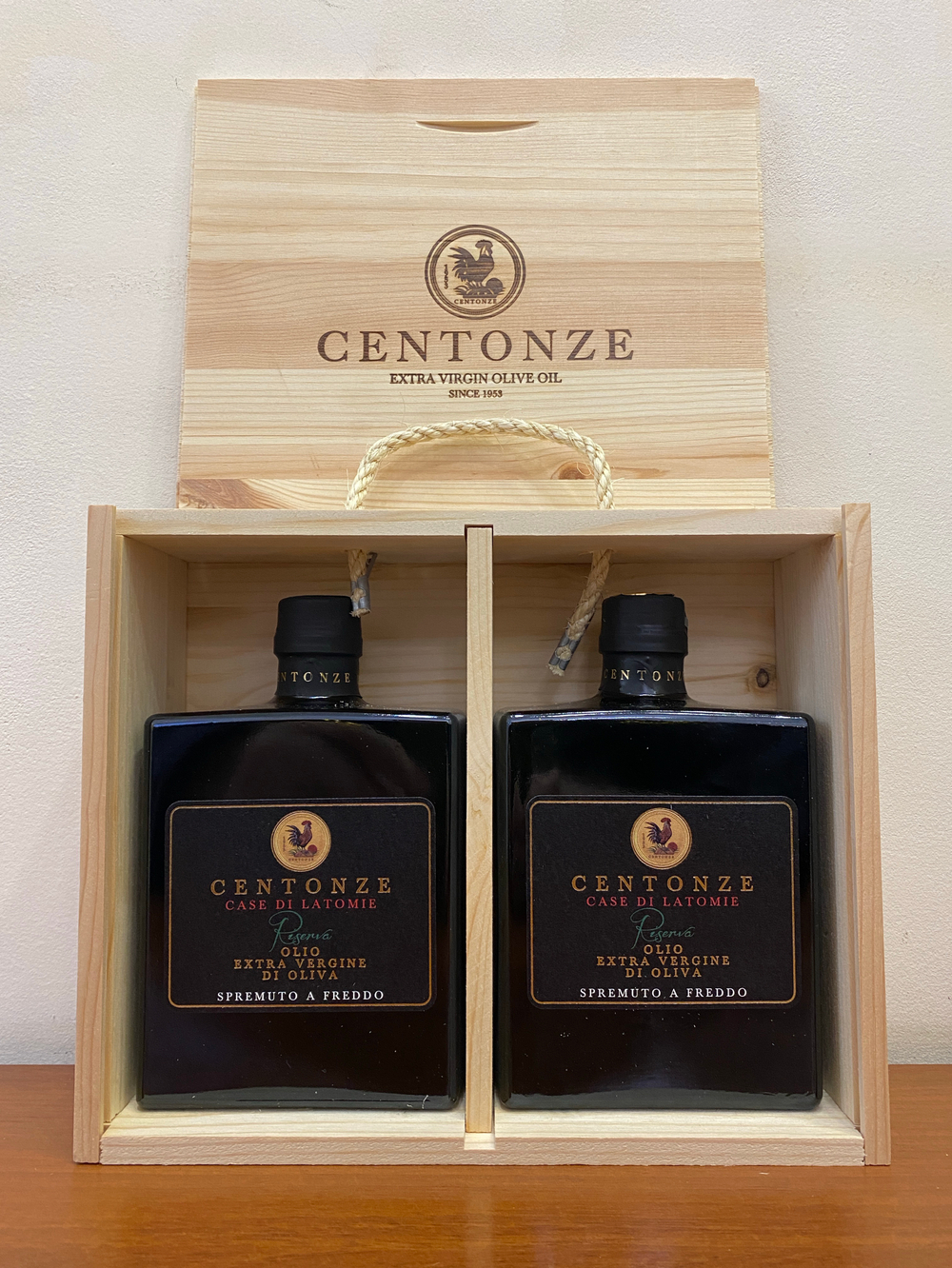 Оливковое масло в деревянном подарочном ящичке CENTONZE Case Di Latomie, Extra Virgin, 2×500 мл Италия