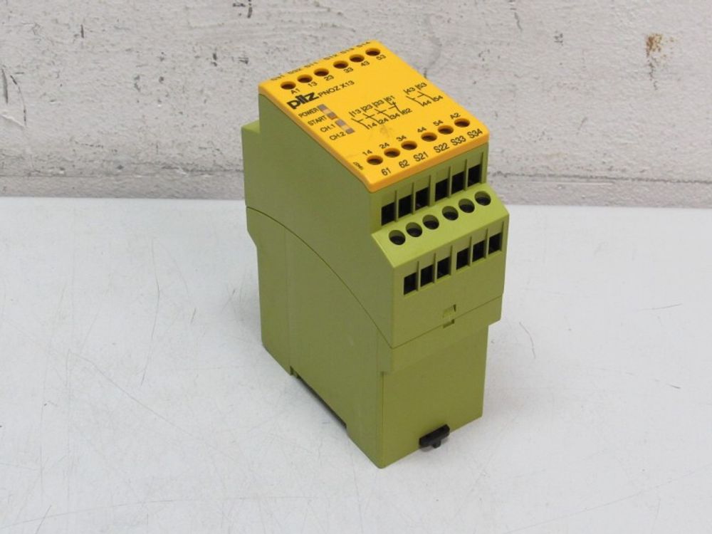 Pilz PNOZ X13 24VDC 5n/o 1n/c ID No. 774549