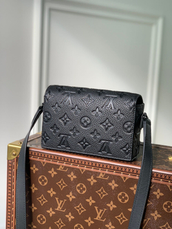 Louis Vuitton Steamer Wearable Wallet