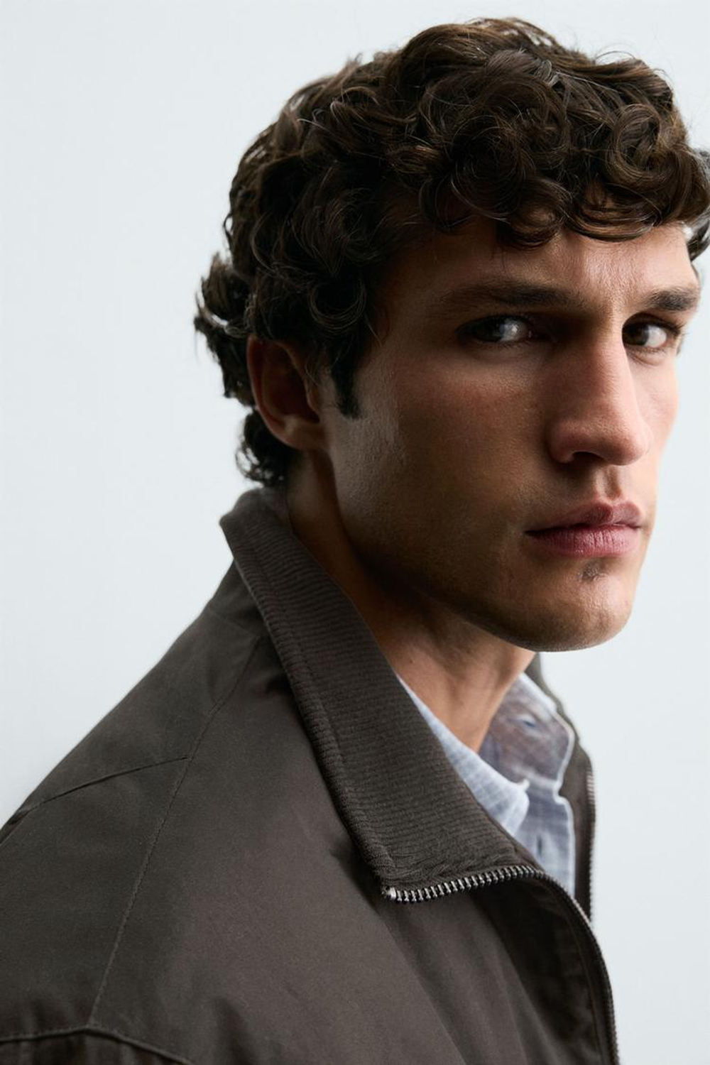 ZARA КУРТКА С ВОЩЕНЫМ ПОКРЫТИЕМ, ХАКИ