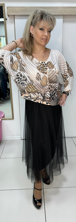 Яркий трикотажный джемпер-блузон с перфорацией